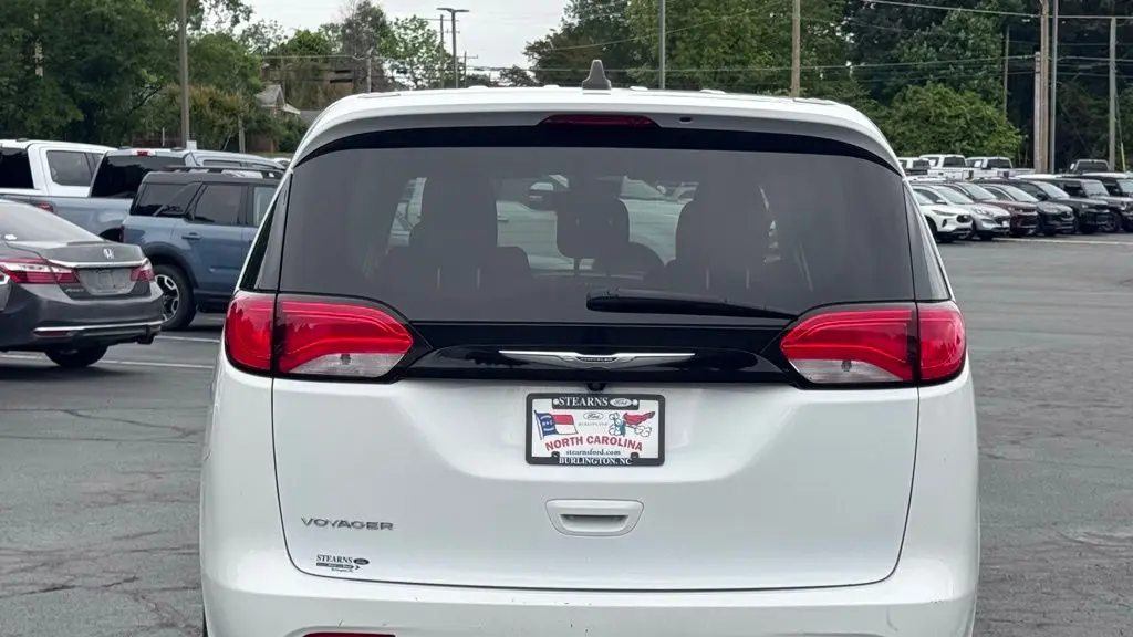 2023 Chrysler Voyager LX