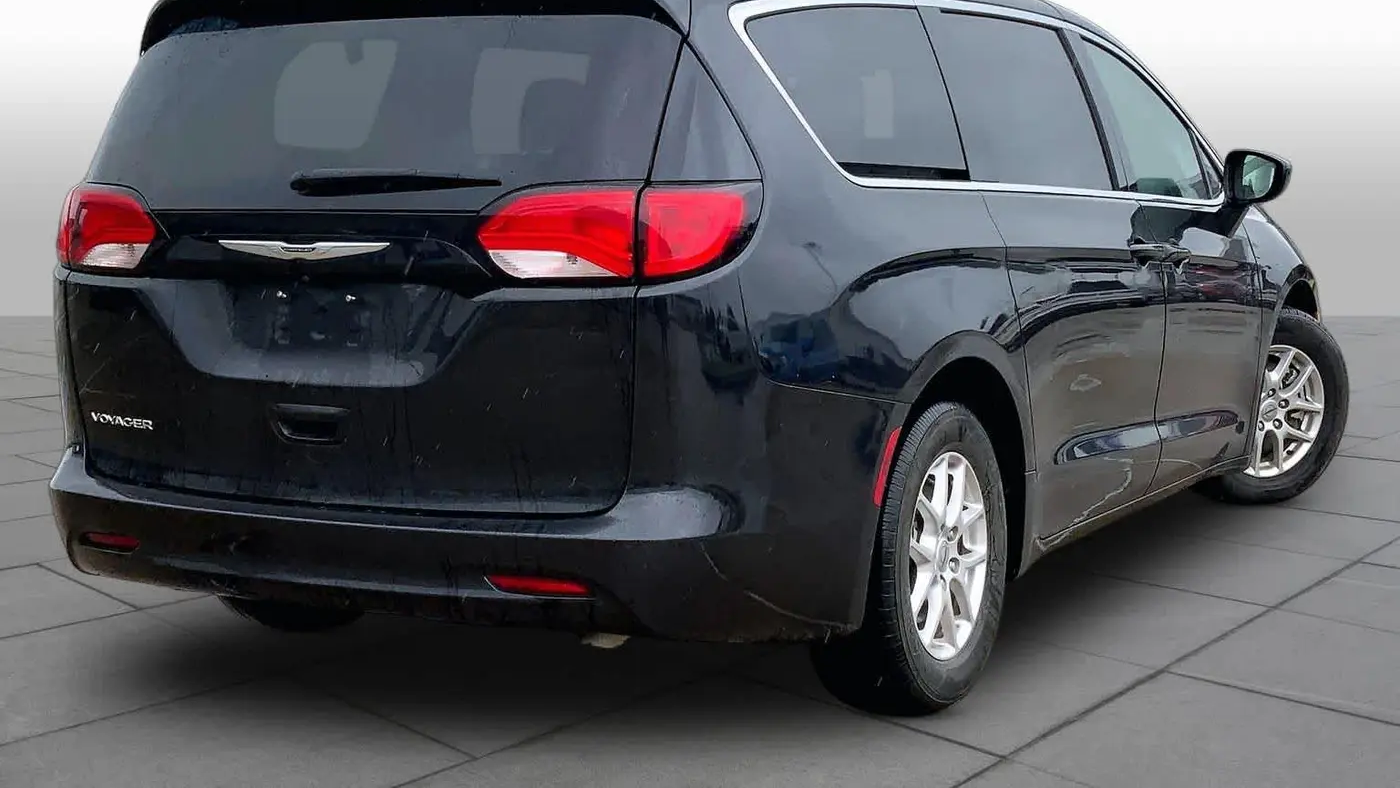 2023 Chrysler Voyager LX