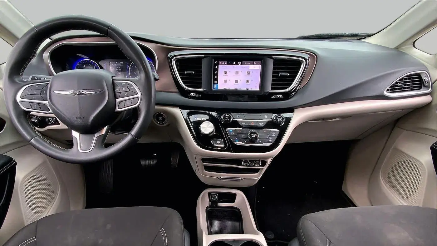 2023 Chrysler Voyager LX