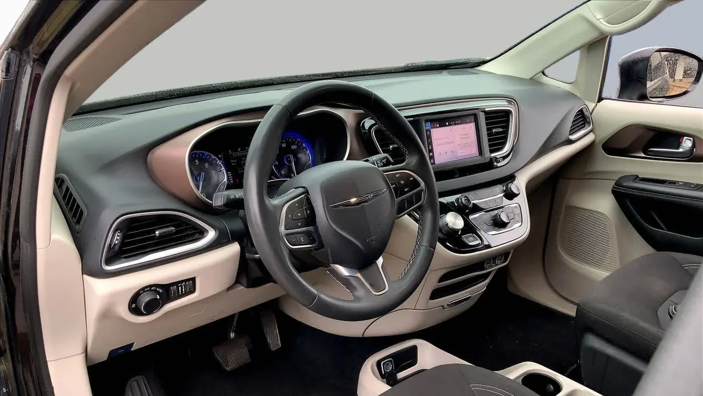 2023 Chrysler Voyager LX