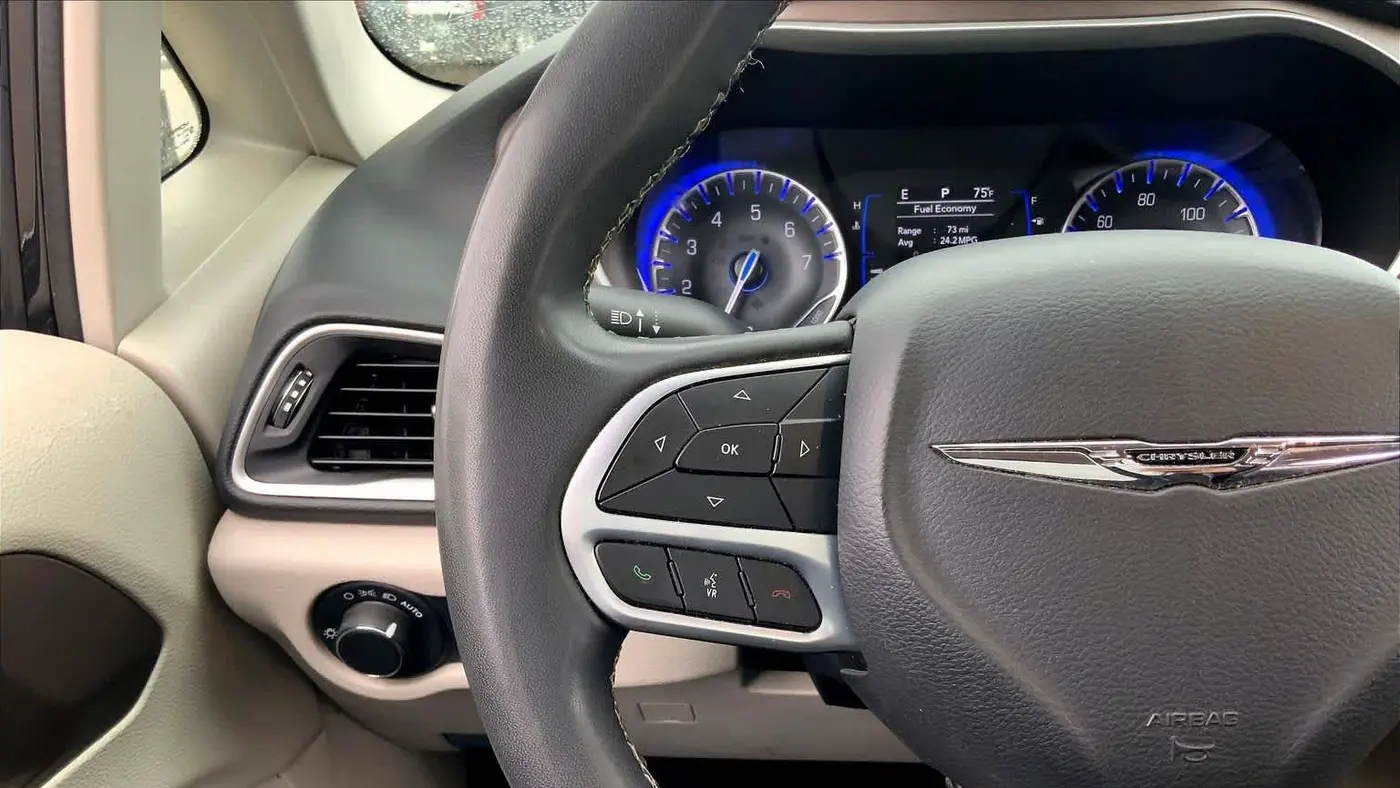 2023 Chrysler Voyager LX