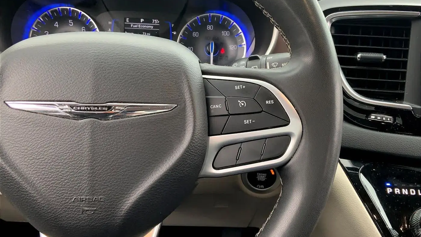 2023 Chrysler Voyager LX