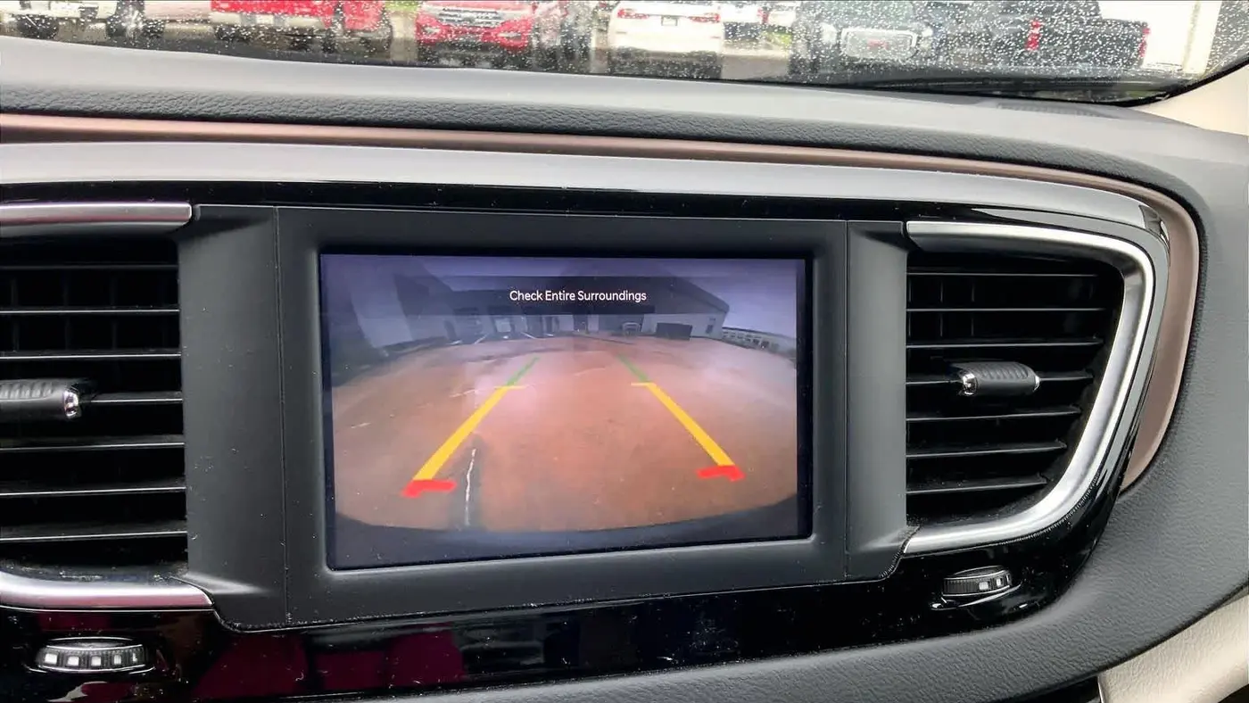 2023 Chrysler Voyager LX