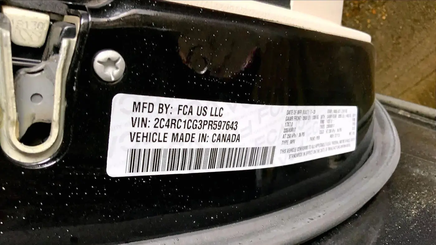 2023 Chrysler Voyager LX