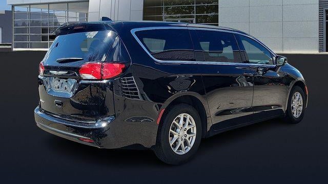 2025 Chrysler Voyager LX