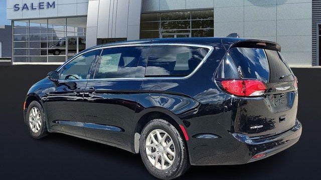 2025 Chrysler Voyager LX