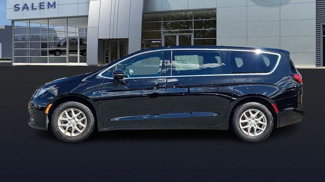2025 Chrysler Voyager LX
