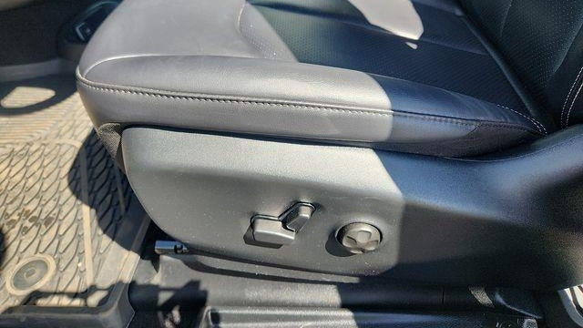 2025 Chrysler Voyager LX