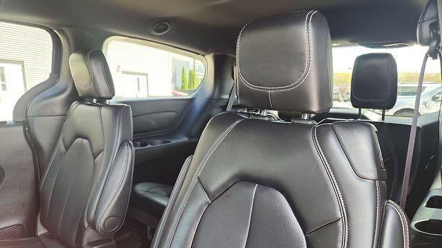 2025 Chrysler Voyager LX
