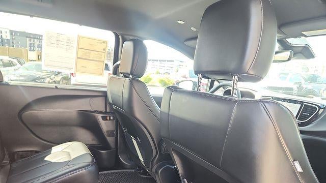 2025 Chrysler Voyager LX