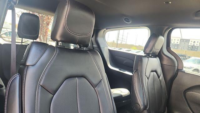 2025 Chrysler Voyager LX