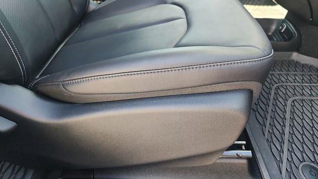 2025 Chrysler Voyager LX