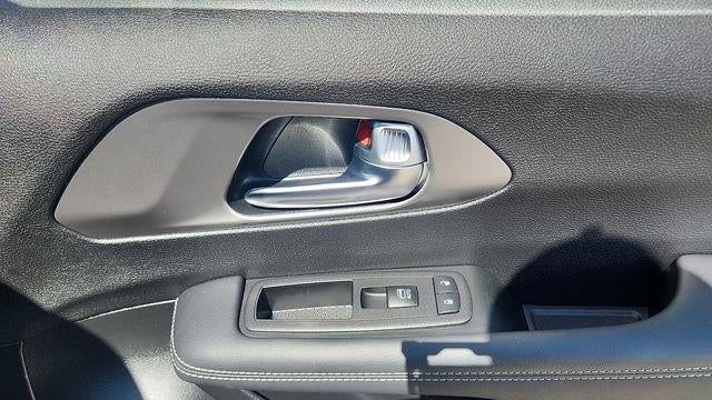 2025 Chrysler Voyager LX