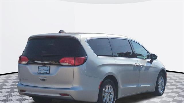 2022 Chrysler Voyager LX
