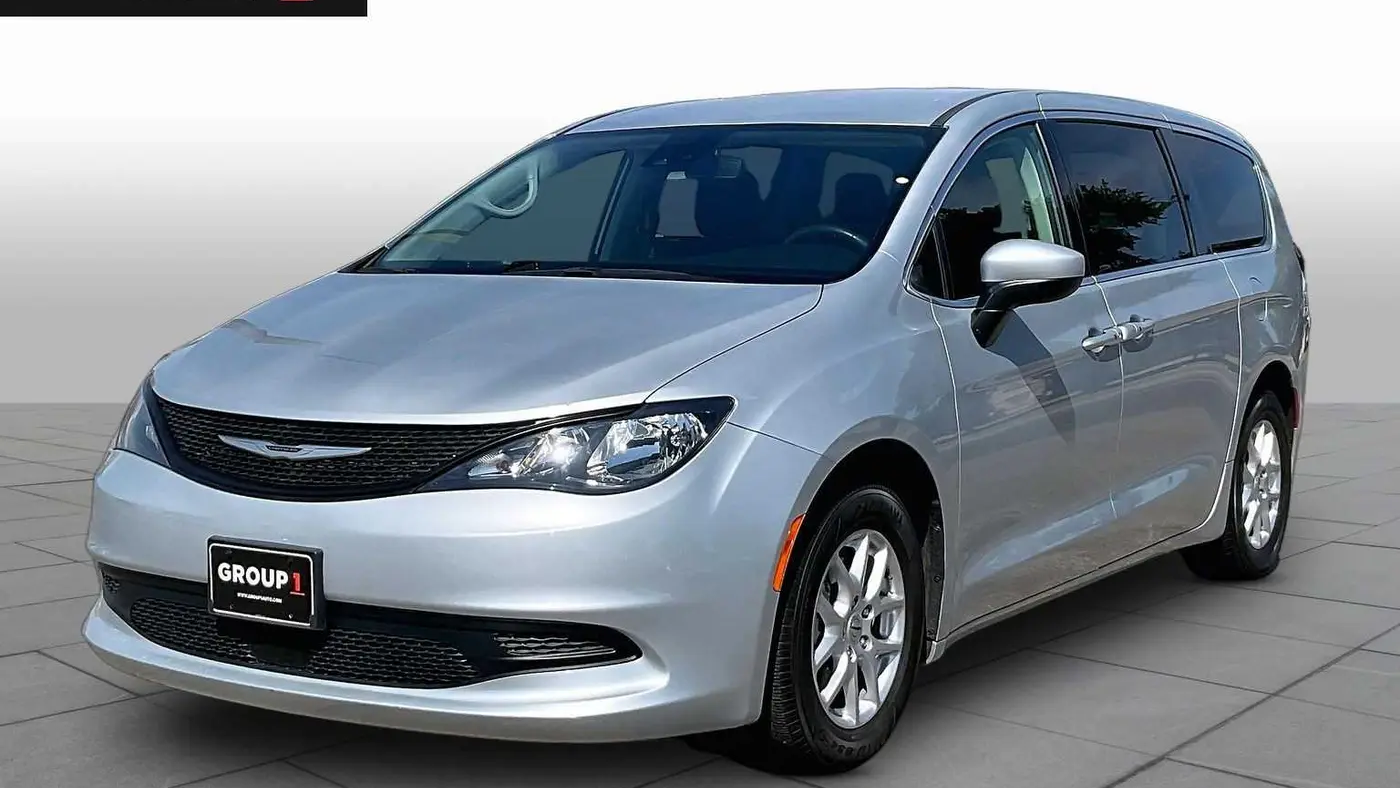 2023 Chrysler Voyager LX