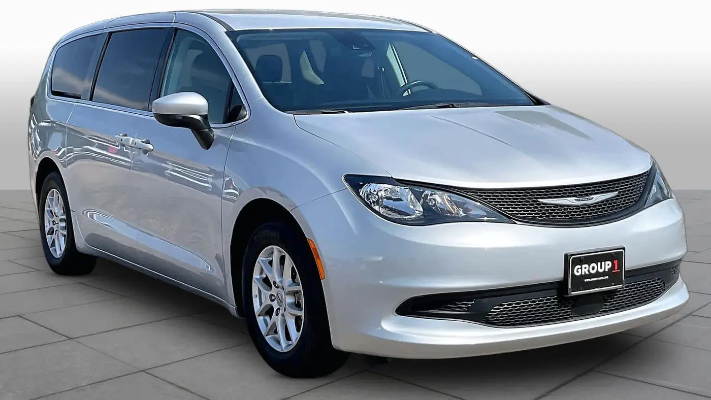 2023 Chrysler Voyager LX