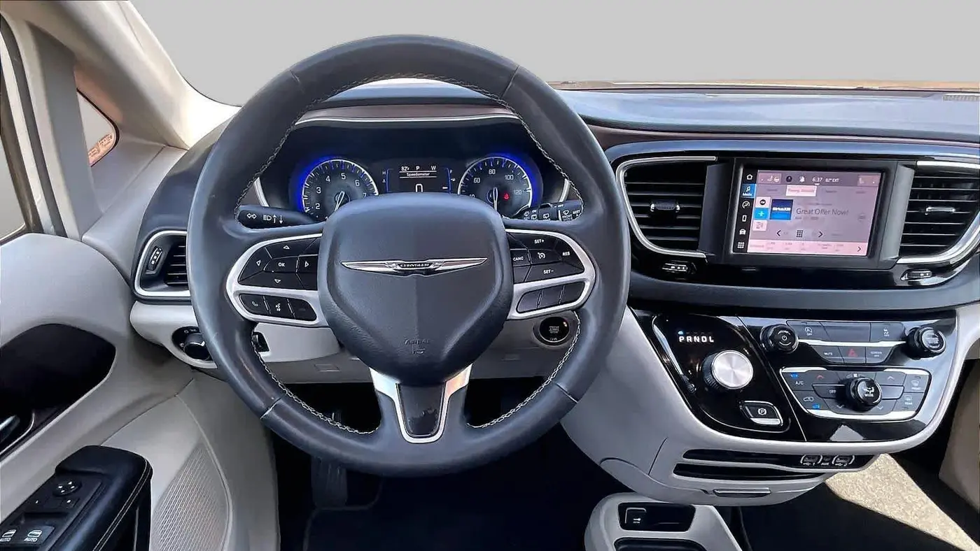 2023 Chrysler Voyager LX