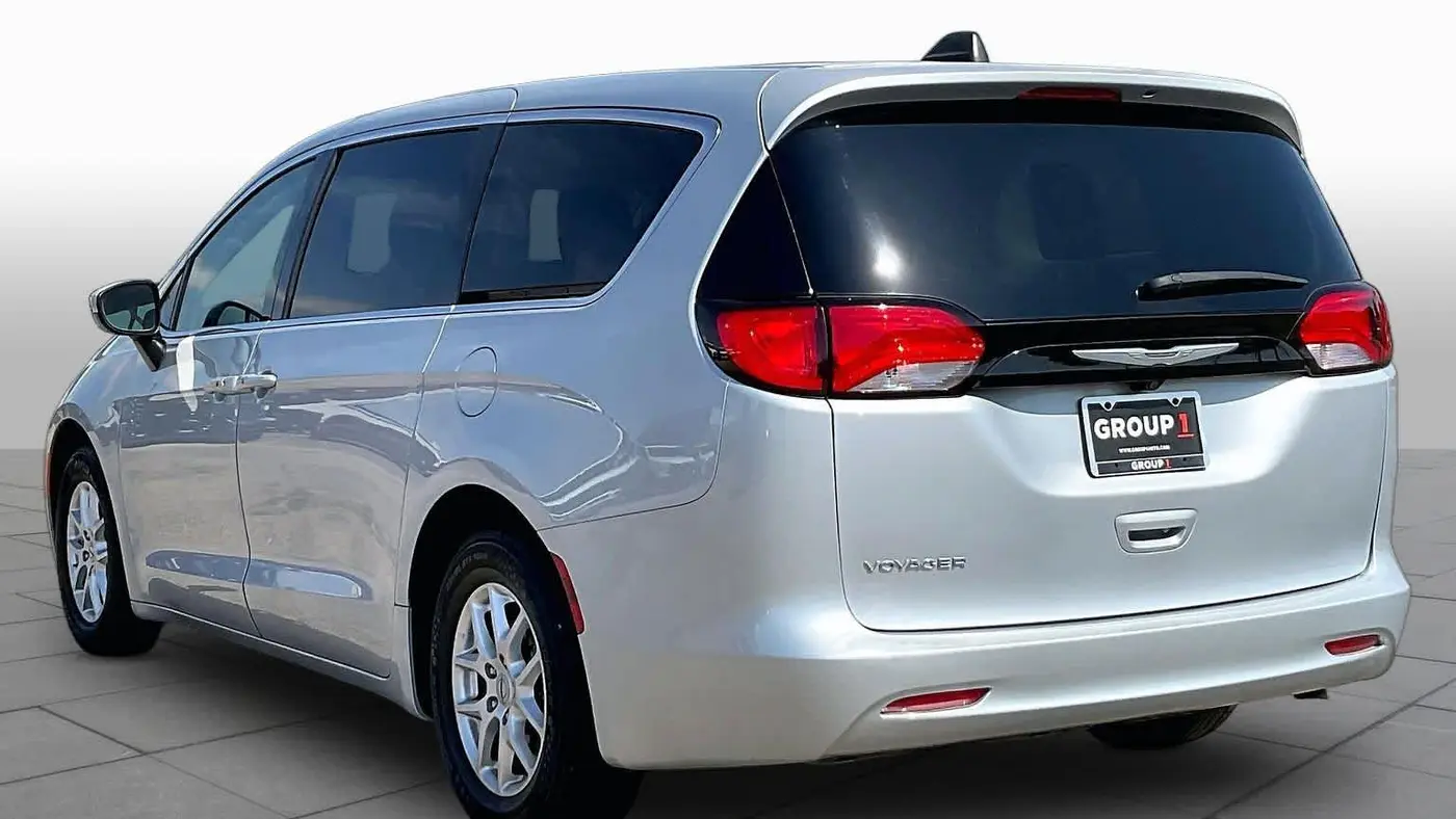 2023 Chrysler Voyager LX