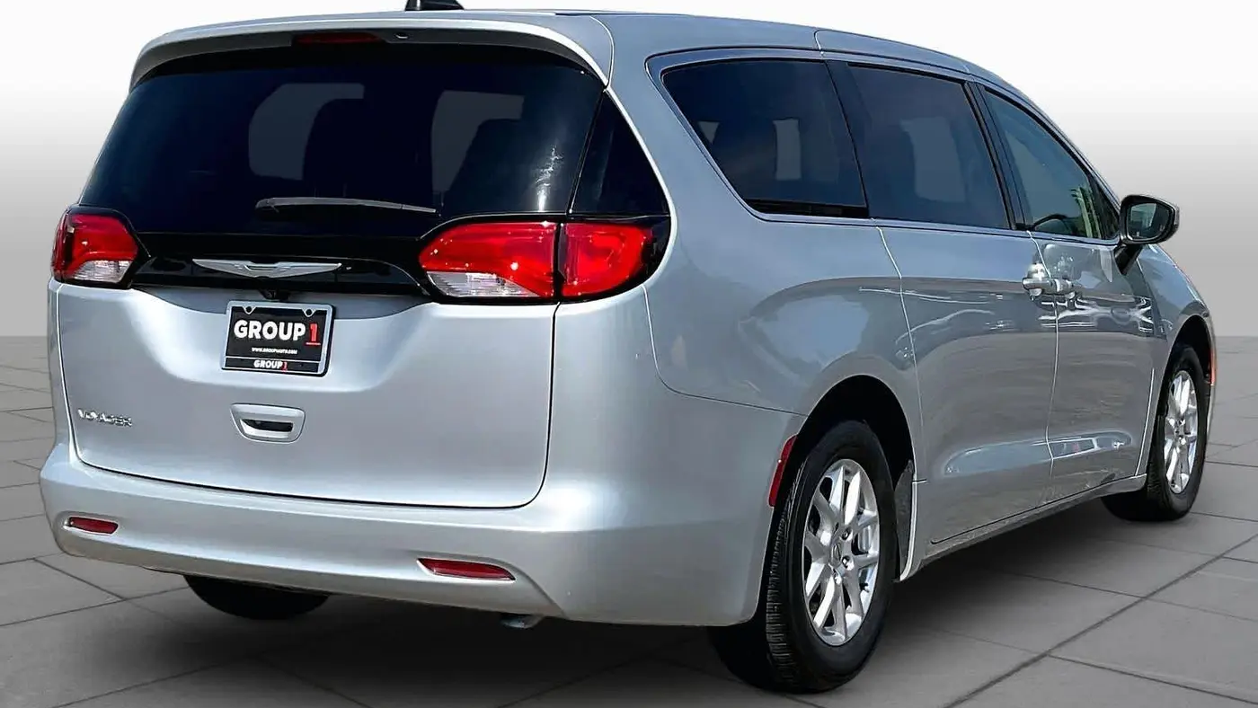 2023 Chrysler Voyager LX