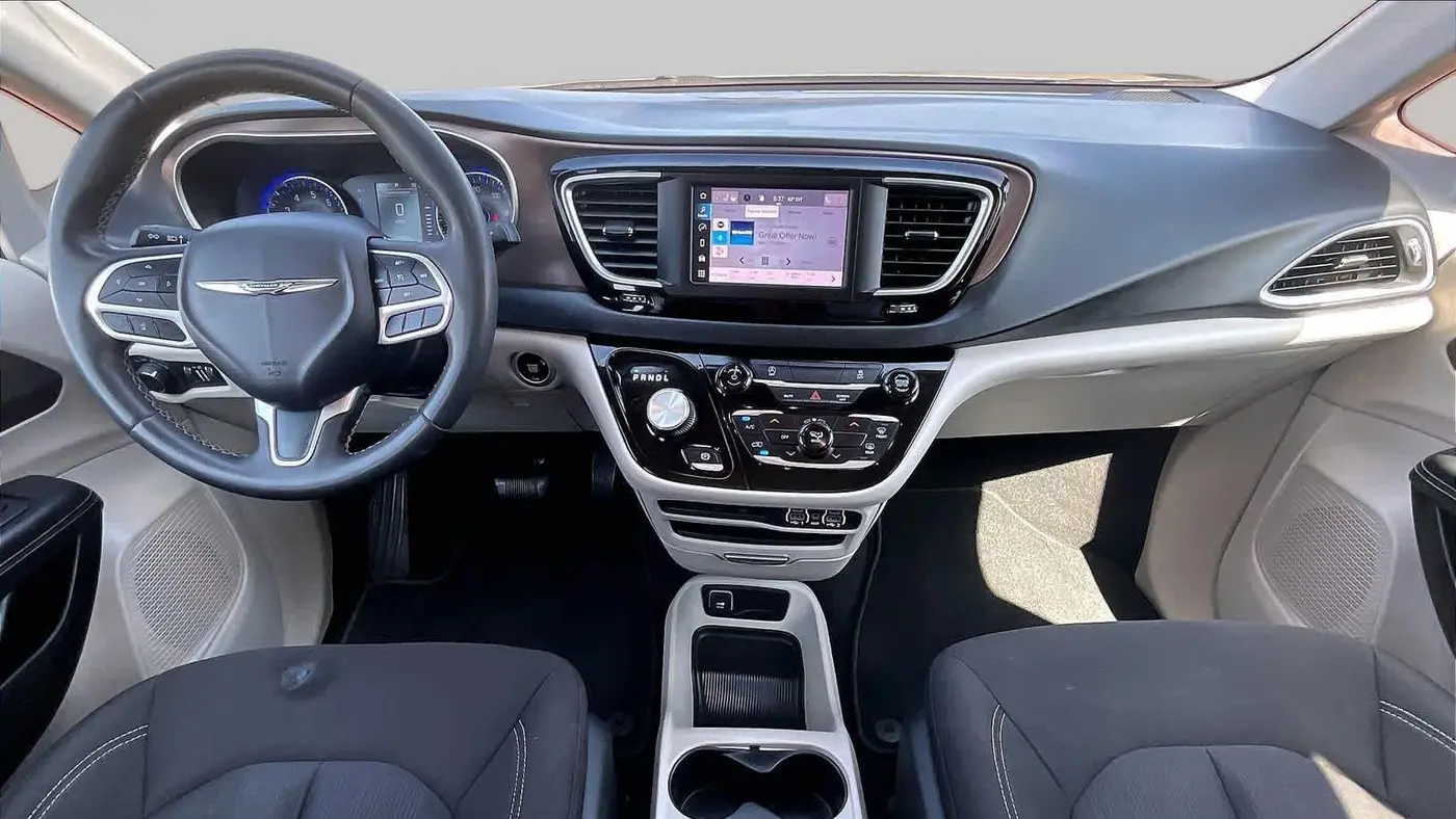 2023 Chrysler Voyager LX