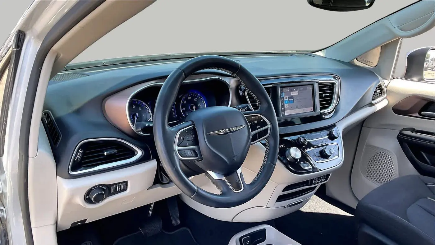 2023 Chrysler Voyager LX
