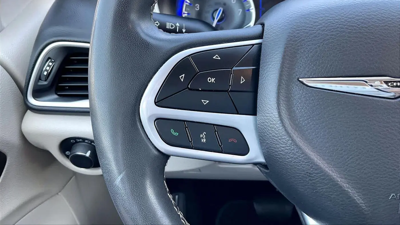 2023 Chrysler Voyager LX