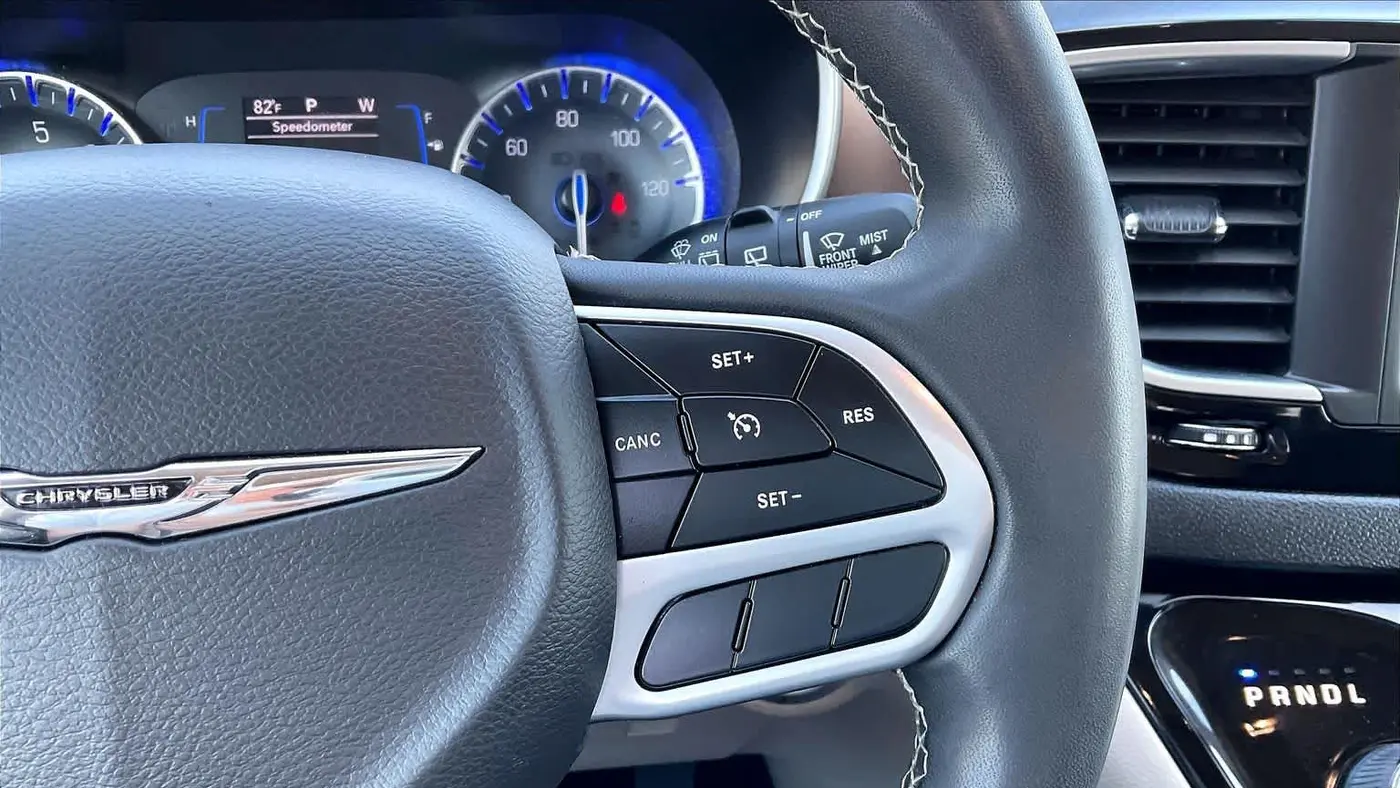 2023 Chrysler Voyager LX