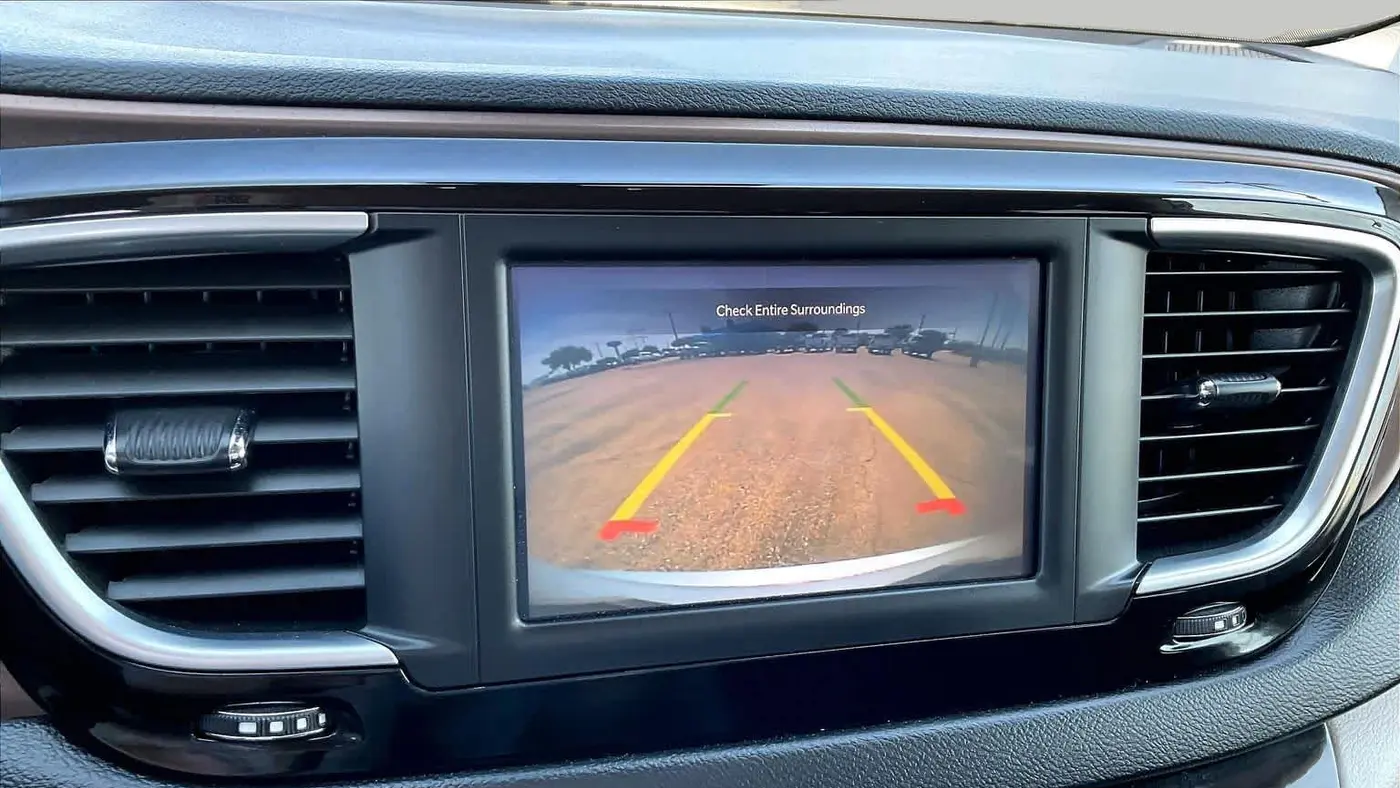2023 Chrysler Voyager LX