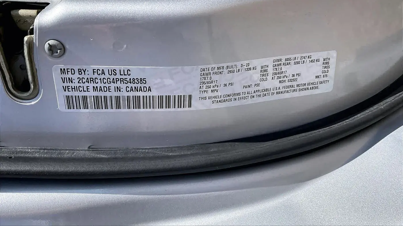 2023 Chrysler Voyager LX