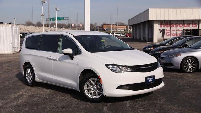 2023 Chrysler Voyager LX