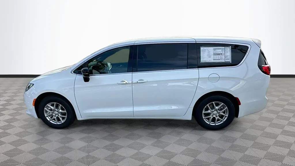 2026 Chrysler Voyager LX