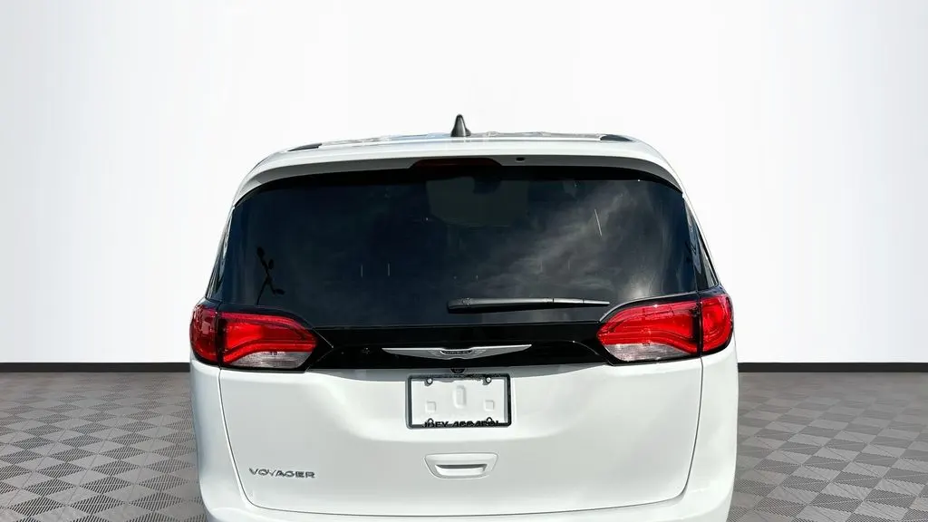 2026 Chrysler Voyager LX