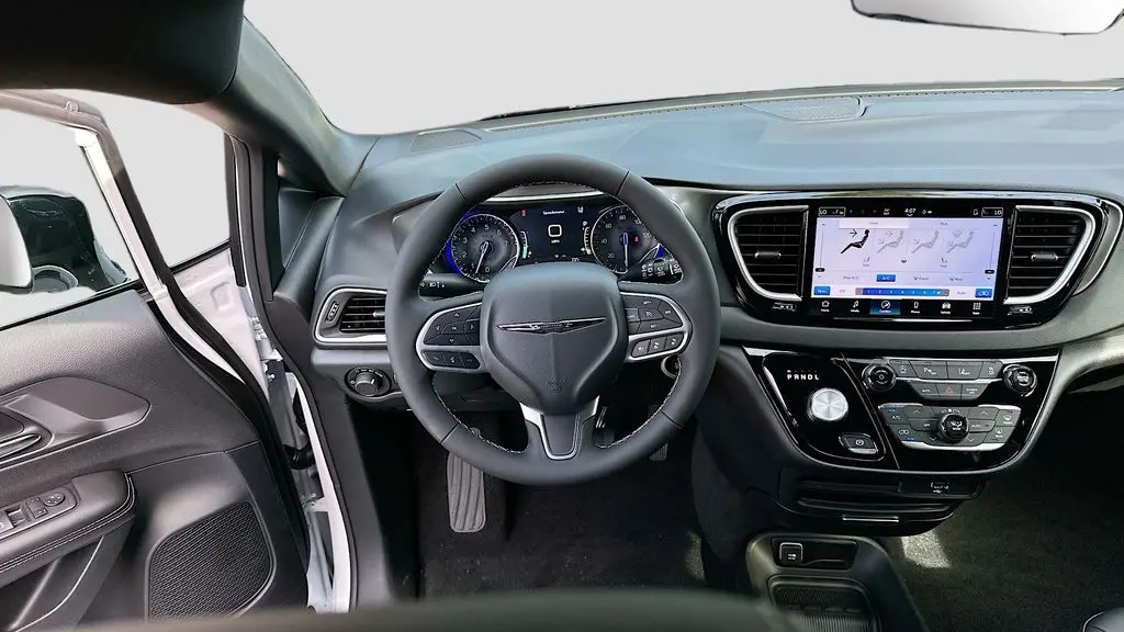 2026 Chrysler Voyager LX