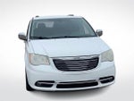2014 Town and Country Thumbnail 3
