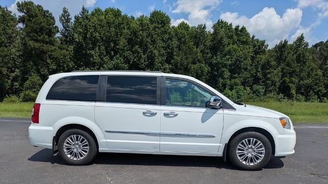 2015 Chrysler Town and Country Touring-L