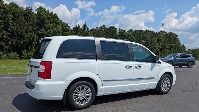 2015 Chrysler Town and Country Touring-L