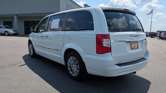2015 Chrysler Town and Country Touring-L