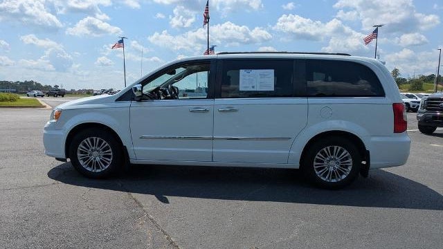 2015 Chrysler Town and Country Touring-L