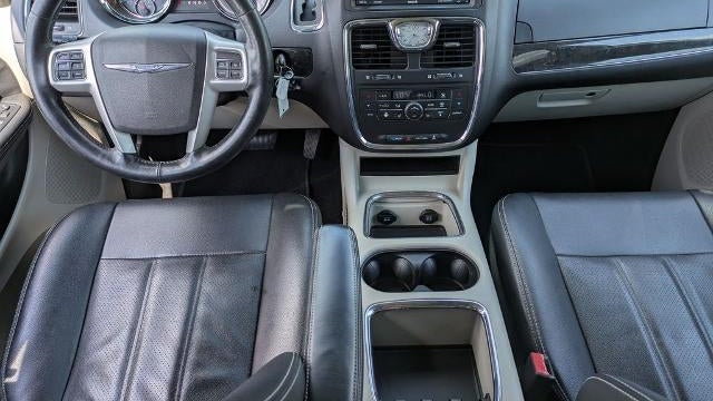 2015 Chrysler Town and Country Touring-L