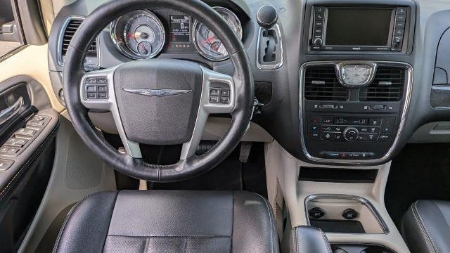 2015 Chrysler Town and Country Touring-L