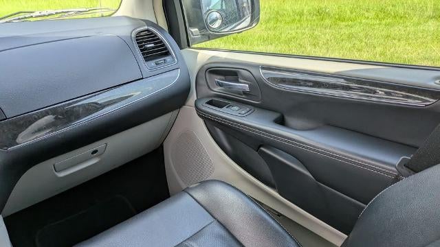 2015 Chrysler Town and Country Touring-L