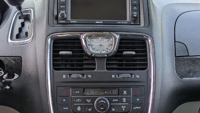 2015 Chrysler Town and Country Touring-L