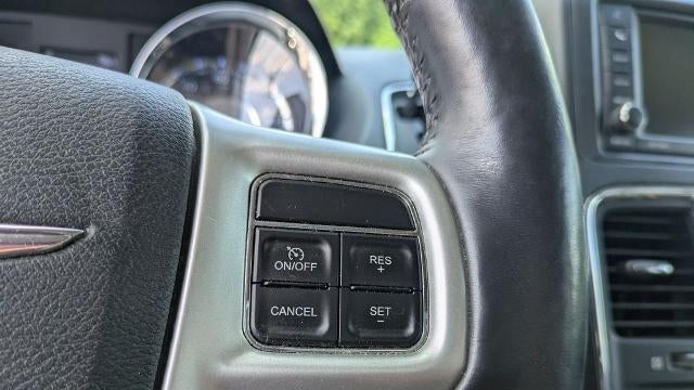 2015 Chrysler Town and Country Touring-L