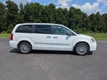 2015 Town and Country Thumbnail 3