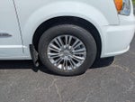 2015 Town and Country Thumbnail 11