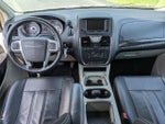 2015 Town and Country Thumbnail 18