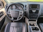 2015 Town and Country Thumbnail 19