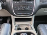 2015 Town and Country Thumbnail 22