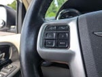 2015 Town and Country Thumbnail 28