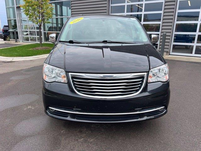 2016 Chrysler Town and Country Touring-L — photo 1 of 12